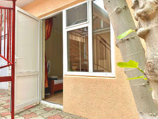 Гостиница Арина Витязево Трехместный номер с общим туалетом-4